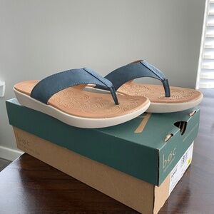 NWT BOC by BORN Aimee Hangar Lightweight Sandal Blue Size 8